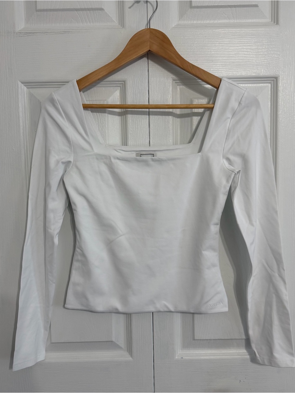 Aritzia Original Contour Squareneck Longsleeve, White Women's Top, Size Medium.